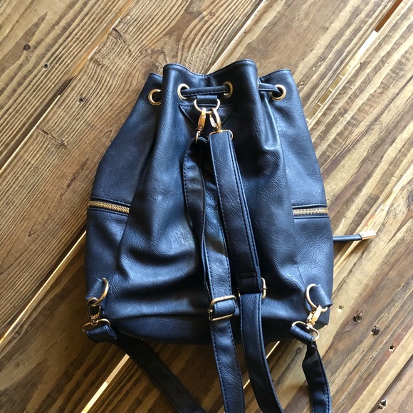 Reversible backpack! - Picture 4 of 6